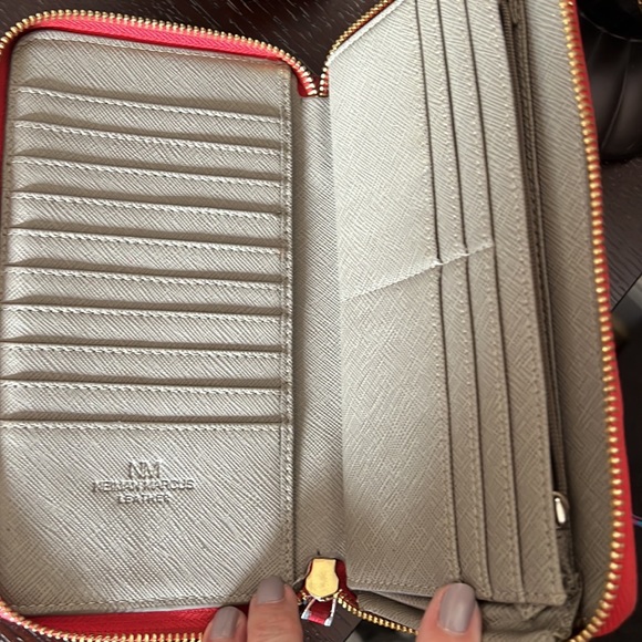 NEIMAN MARCUS RED LEATHER ZIPPIE WALLET - Picture 2 of 7